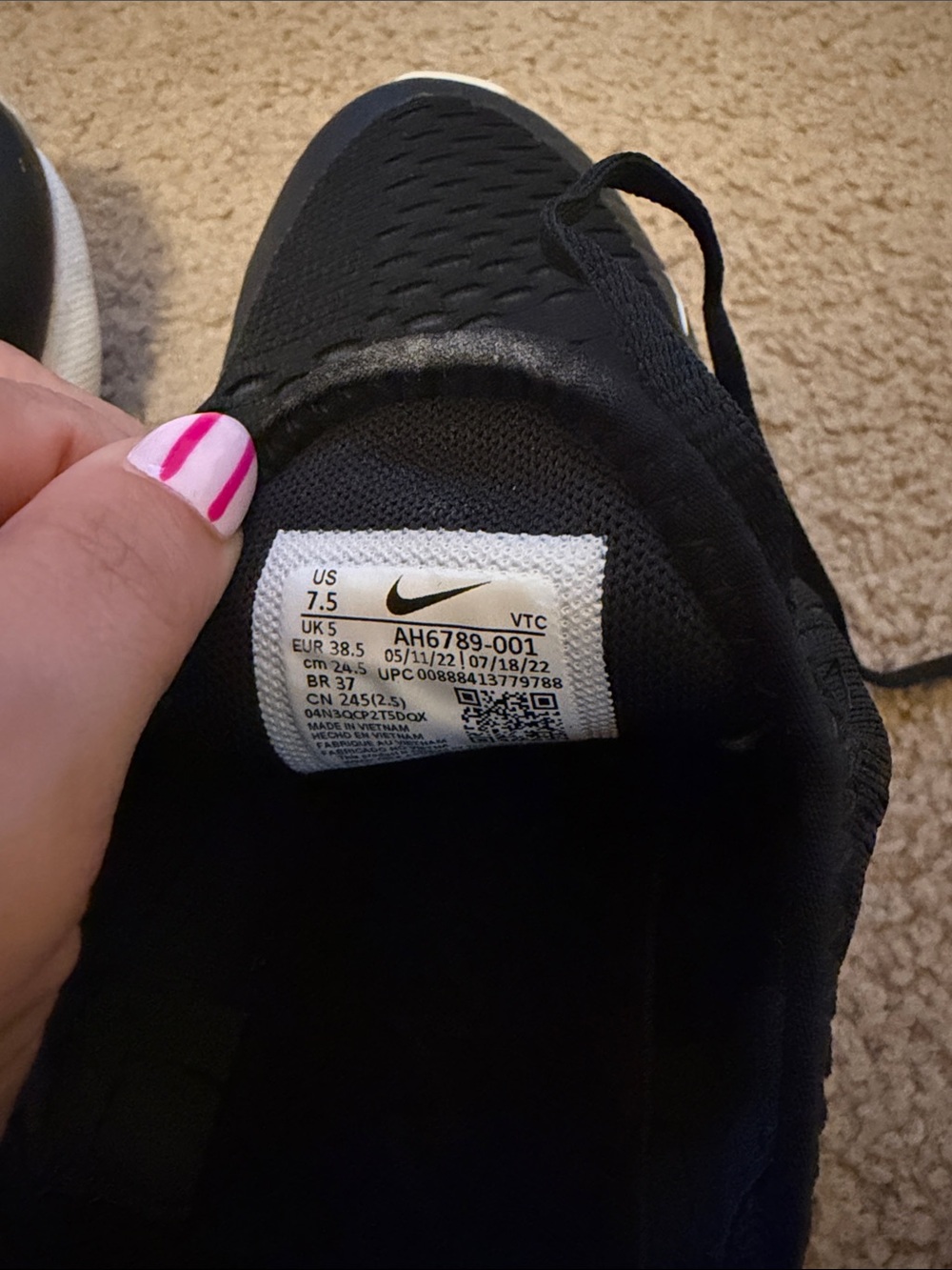 Nike Air Max 270 Black with White Accents - Picture 6 of 6